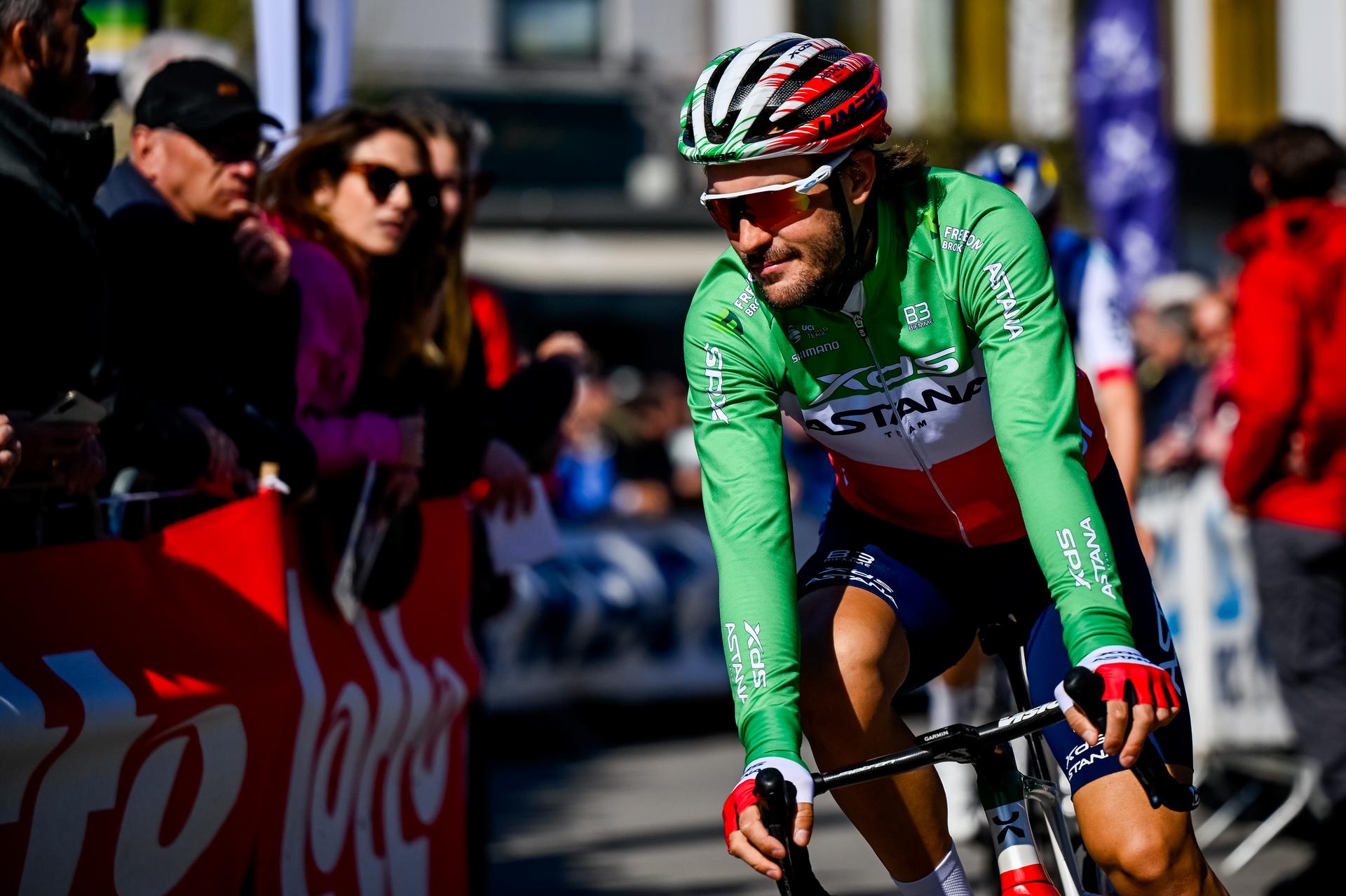 Italian Alberto Bettiol of XDS Astana Team pictured at the start of the men elite race of the 'Dwars Door Vlaanderen' cycling event, 184,2km from Roeselare to Waregem, Wednesday 02 April 2025. BELGA PHOTO DIRK WAEM