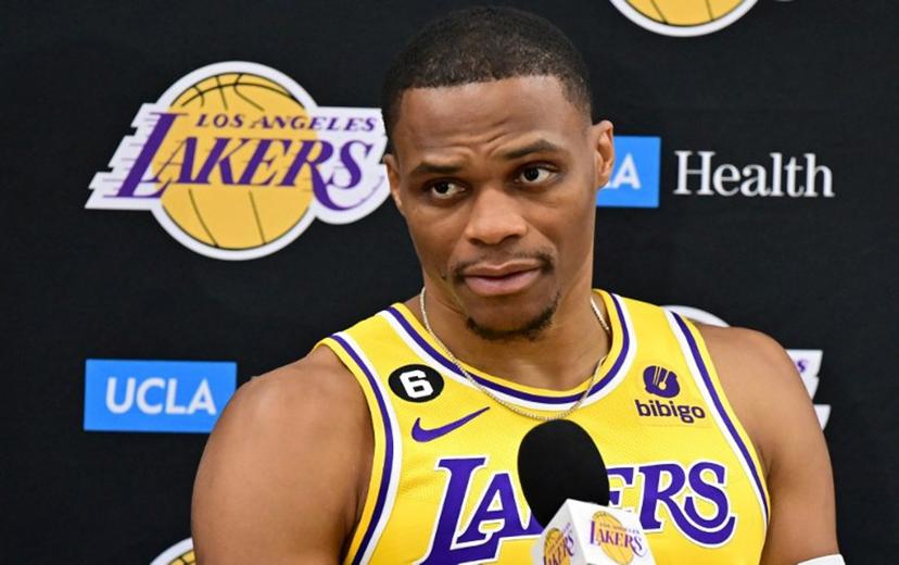 Los Angeles Lakers Russell Westbrook speaks to members of the press during the Los Angeles Lakers media day in El Segundo, California, on September 26, 2022.  Frederic J. BROWN / AFP
