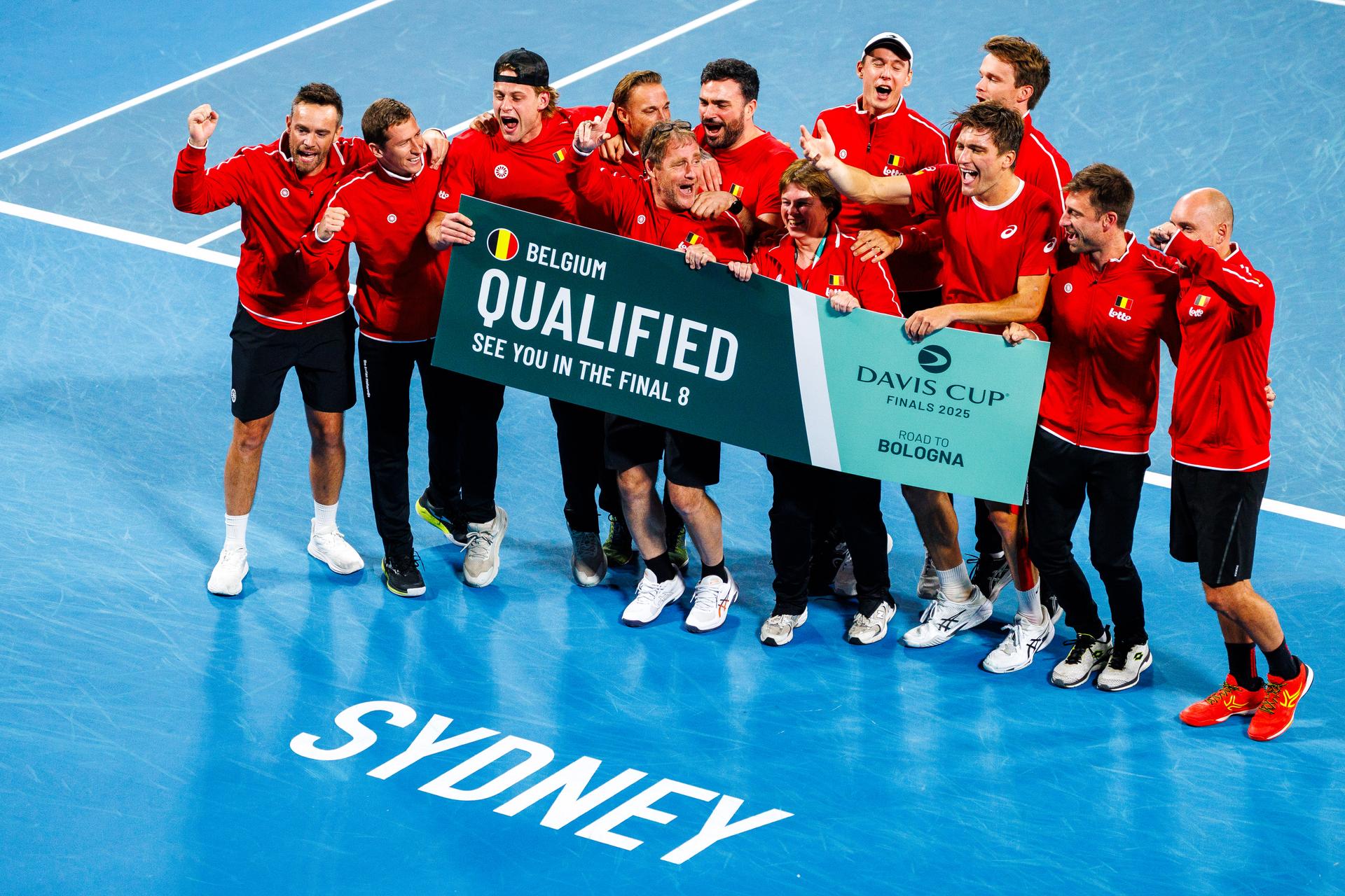 The Belgian Team celebrates after winninga a tennis match between Belgian Collignon and Australian Thompson, during the qualifier of the Davis Cup, Sunday 14 September 2025, in Sydney, Australia. Belgium and Australia will compete this weekend in the second round of the Davis Cup qualifiers. BELGA PHOTO PATRICK HAMILTON