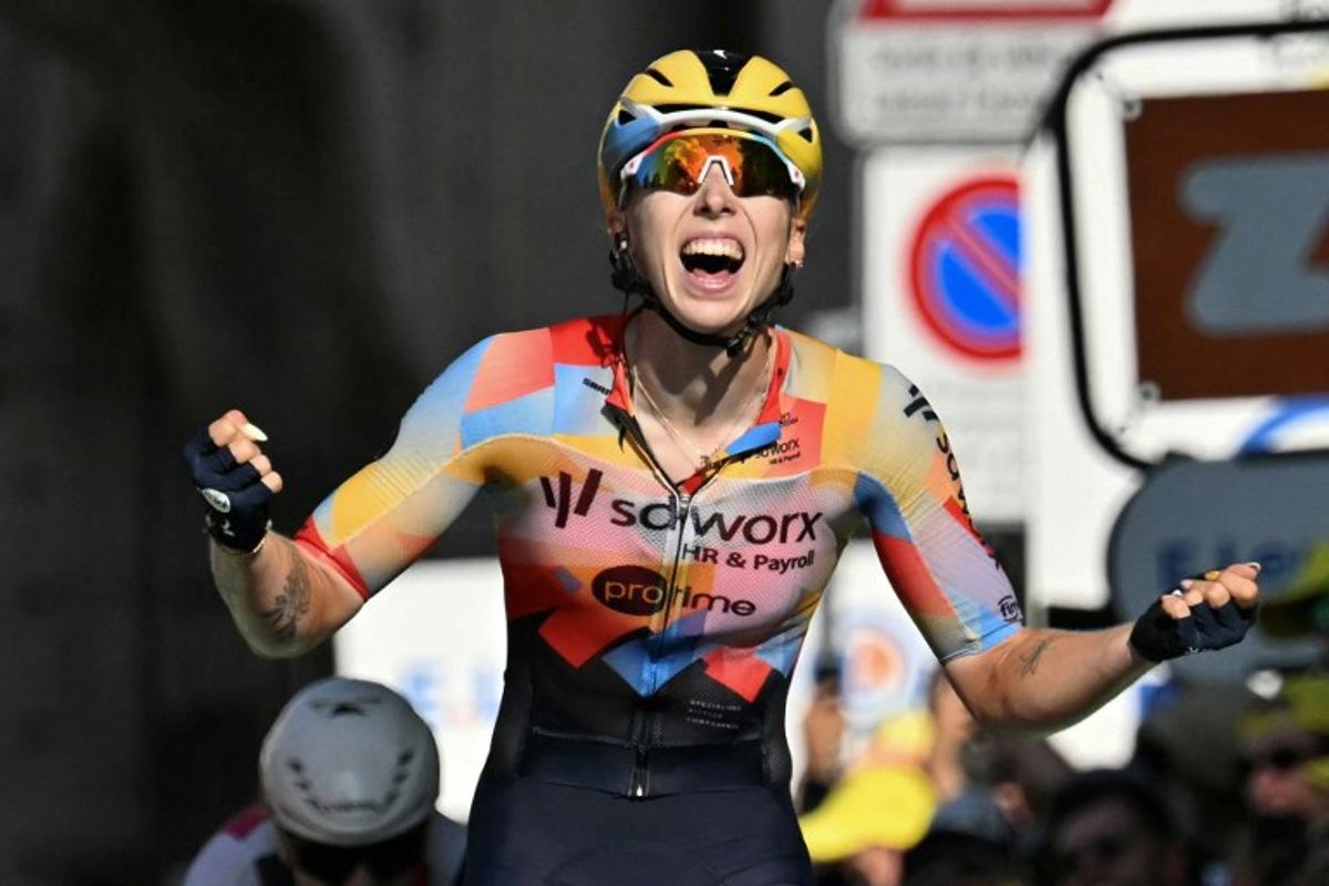 Team SD Worx-Protime's Dutch rider Lorena Wiebes celebrates as she crosses the finish line to win the first (out of 9) stage of the fifth edition of the Women's Tour de France cycling race, 138 km from Lausanne to Lausanne on August 1, 2026.   NICOLAS TUCAT / AFP