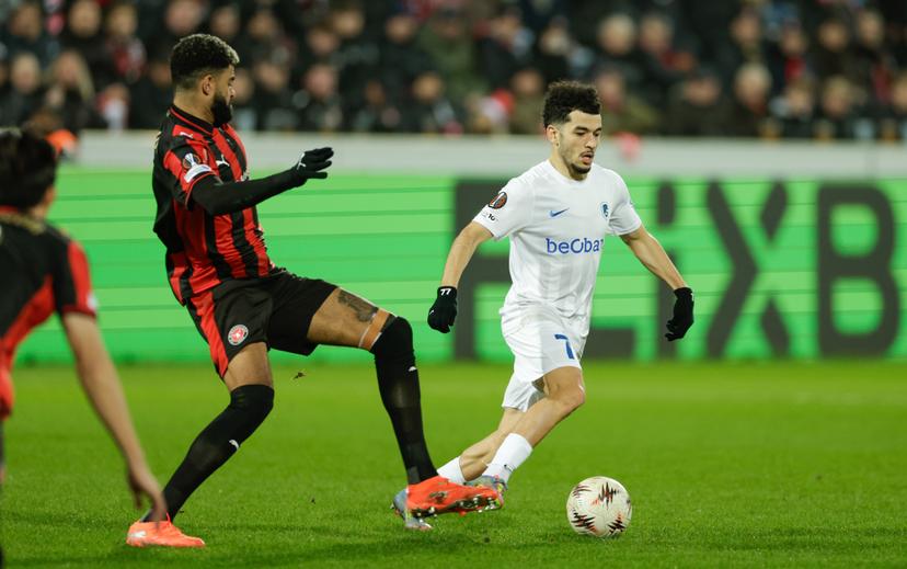 Midtjylland's Philip Billing and Genk's Zakaria El Ouahdi fight for the ball during a soccer game between Danish FC Midtjylland and Belgian KRC Genk, on Thursday 11 December 2025 in Herning, Denmark, on the sixth game (out of 8) in the league phase of the UEFA Europa League competition. BELGA PHOTO LEON GONZALES