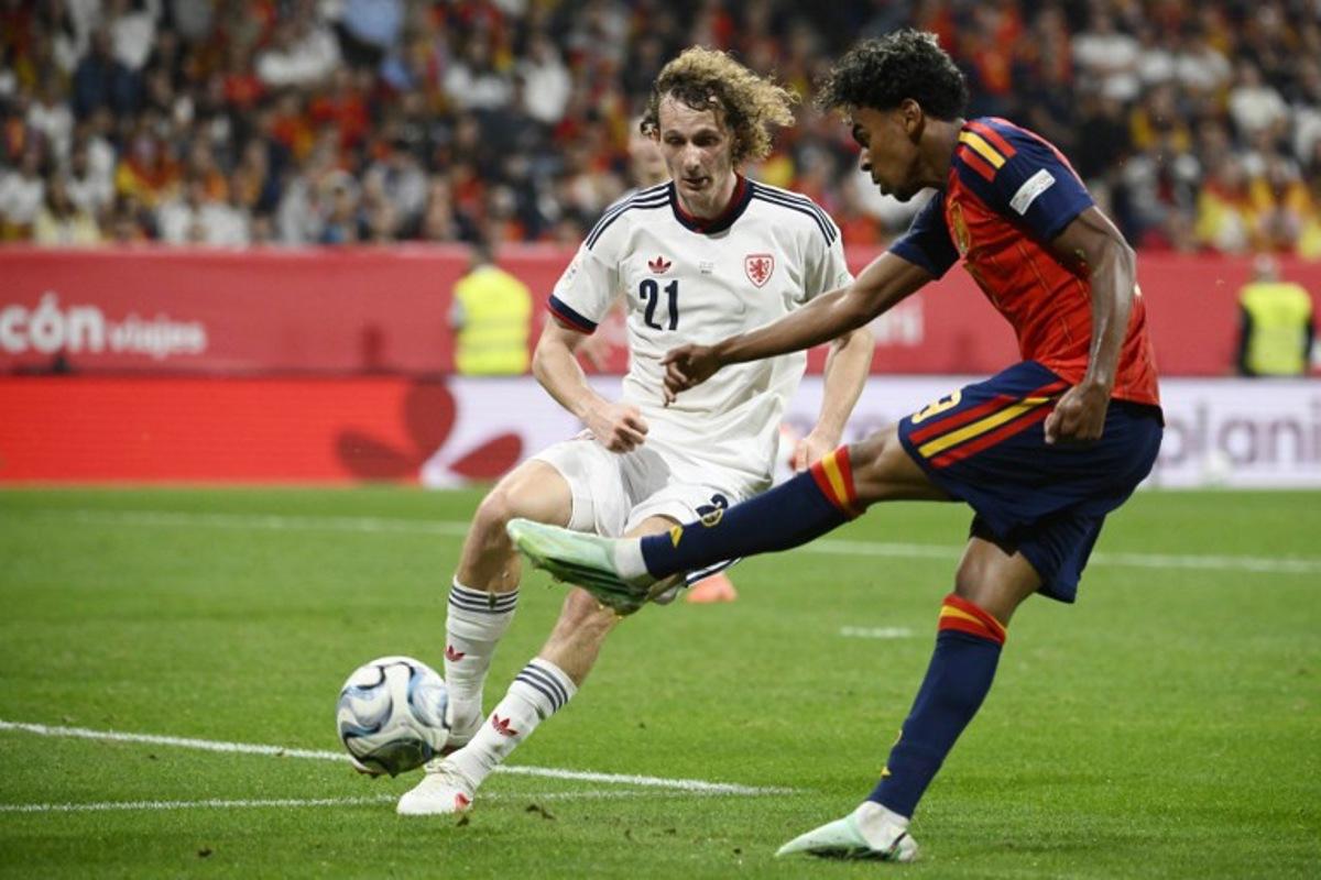 Spain's forward #19 Lamine Yamal is challenged by Czech Republic's midfielder #21 Alex Kral during the UEFA Nations League Group A3 football match between Spain and the Czech Republic at the Carlos Tartiere Stadium in Oviedo on October 3, 2026  Miguel RIOPA / AFP