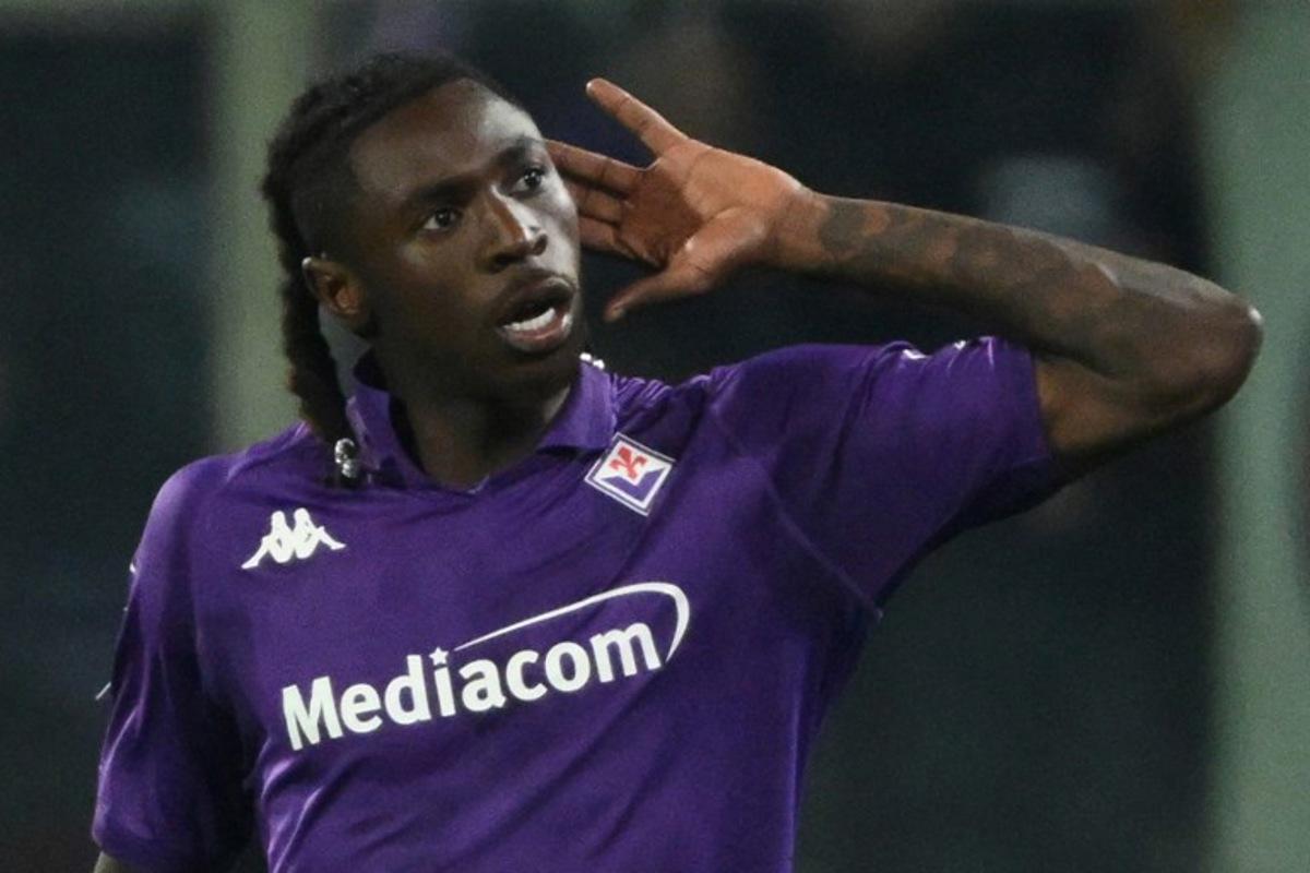 Fiorentina's Italian forward #20 Moise Kean celebrates after scoring Fiorentina's third goal during the Italian Serie A football match between ACF Fiorentina and Inter Milan at the Artemio Franchi stadium, in Florence, on February 6, 2025.  Alberto PIZZOLI / AFP