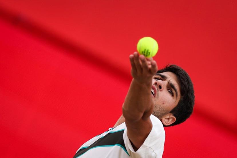 Spain's Carlos Alcaraz serves to Czech Republic's Jiri Lehecka  during their men's singles final tennis match at the HSBC ATP tennis Championships at Queen's Club in west London on June 22, 2025.  Adrian Dennis / AFP