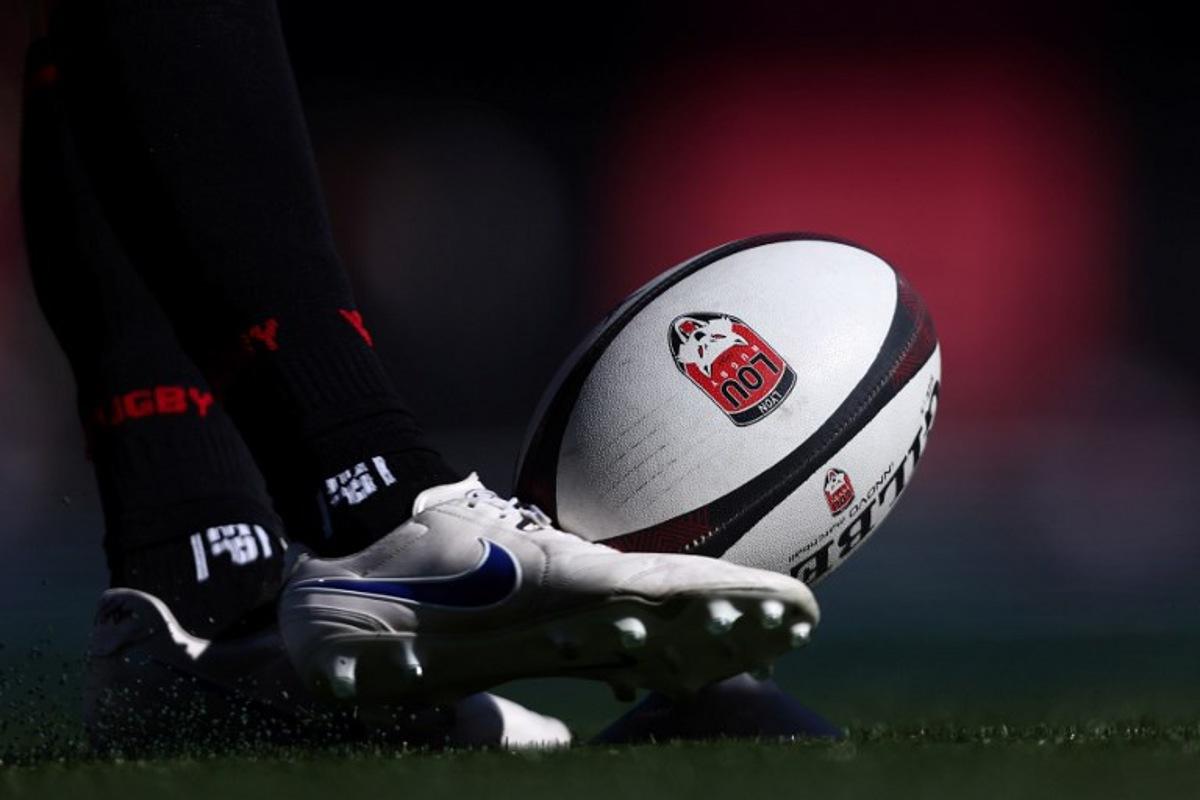Lyon's French fly-half Leo Berdeu kicks the ball during the warm-up ahead of the French Top 14 rugby union match between Lyon Olympique Universitaire (LOU) and Section Paloise (Pau) at the Gerland Stadium in Lyon, central-eastern France, on September 19, 2026.  Alex MARTIN / AFP