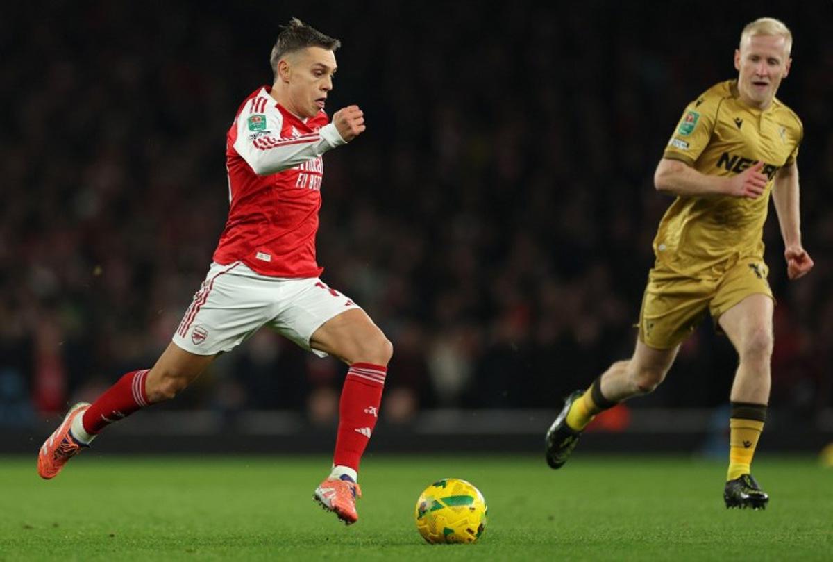 Arsenal's Belgian midfielder #19 Leandro Trossard (L) runs with the ball during the English League Cup quarter-final football match between Arsenal and Crystal Palace at the Emirates Stadium, in London on December 23, 2025.  Adrian Dennis / AFP