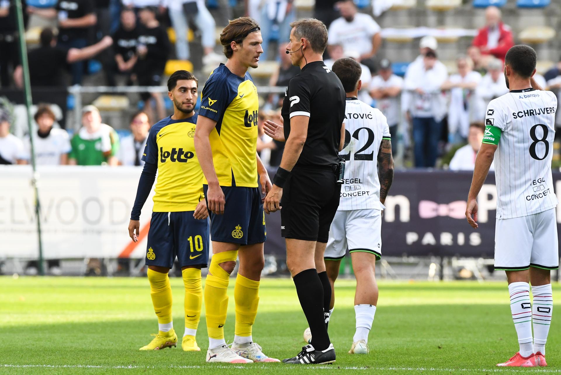 Union's Fedde Leysen and referee Jan Boterberg pictured during a soccer match between Royale Union Saint-Gilloise and OH Leuven, Sunday 03 August 2025 in Brussels, on day 2 of the 2025-2026 'Jupiler Pro League' first division of the Belgian championship. BELGA PHOTO JILL DELSAUX