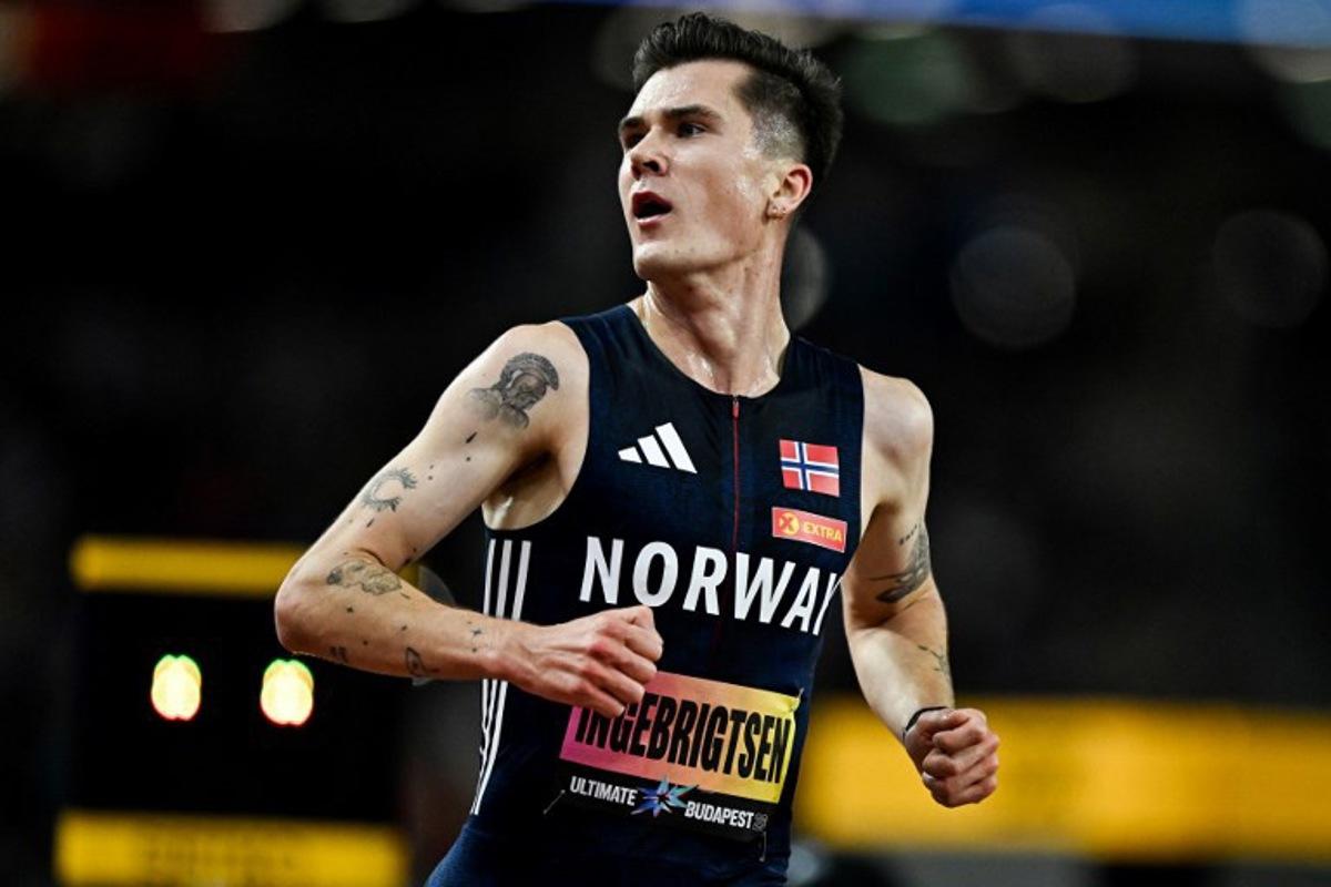 Norway's Jakob Ingebrigtsen celebrates his victory in the men's 5000m final during the World Athletics Ultimate Championship at the Gyula Zsivotzky National Athletics Centre, in Budapest on September 11, 2026.  Jewel SAMAD / AFP