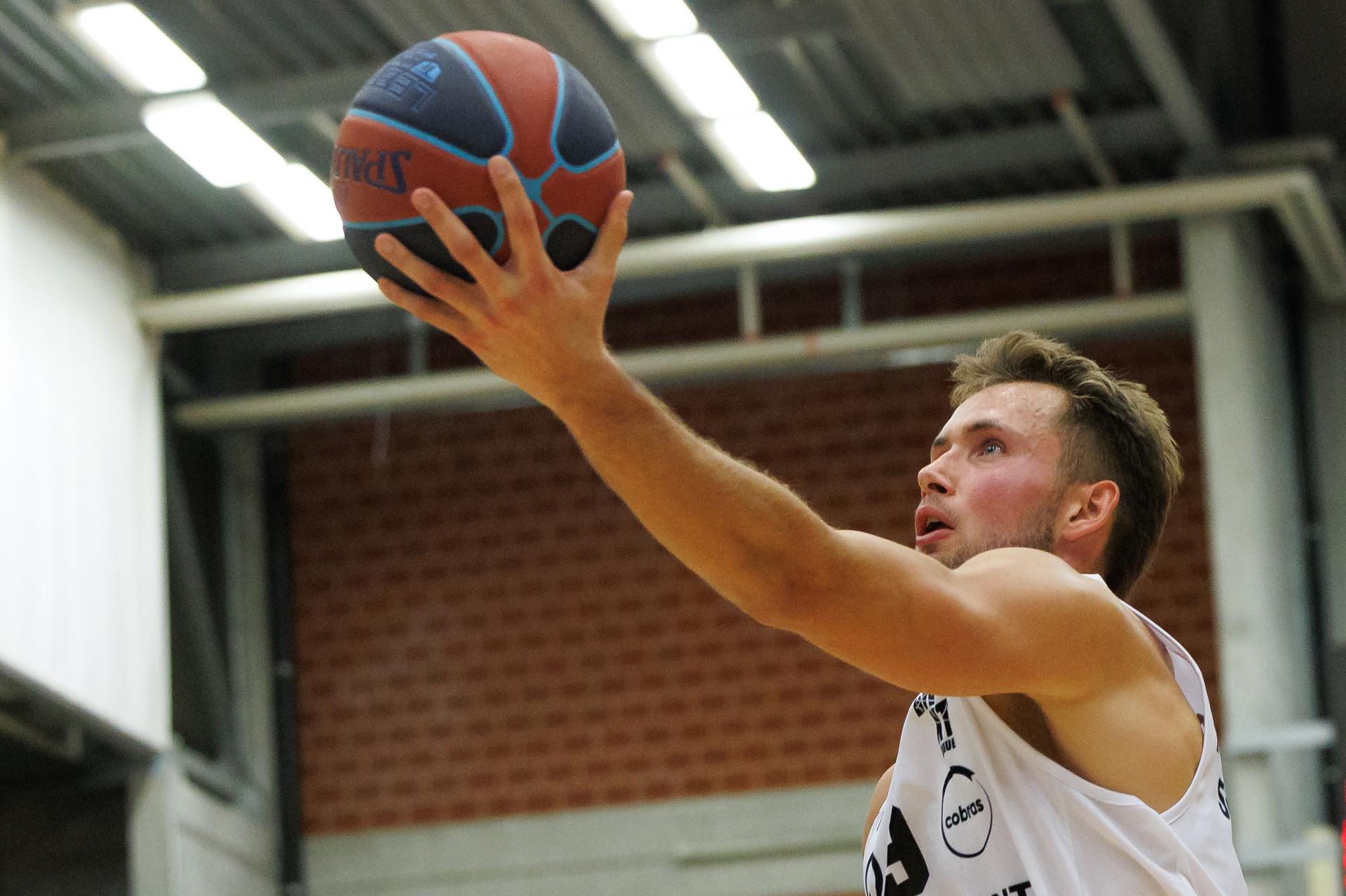 Kortrijk's Bram Bogaerts pictured in action during a basketball match between House of Talents Spurs Kortrijk and Leuven Bears, Friday 26 September 2025 in Kortrijk, on day 1 of the 'BNXT League' Belgian/ Dutch first division basket championship. BELGA PHOTO KURT DESPLENTER