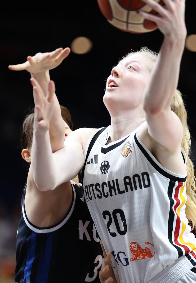 Korea's Leeseul Kang and Germany's Frieda Bühner fight for the ball during a basketball game between Germany and South Korea,  game 3 of the group phase at the FIBA Women's Basketball World Cup, on Tuesday 8 September 2026, in Berlin, Germany. The FIBA Women's Basketball World Cup takes place in Berlin from 4 to 23 September 2026. BELGA PHOTO VIRGINIE LEFOUR