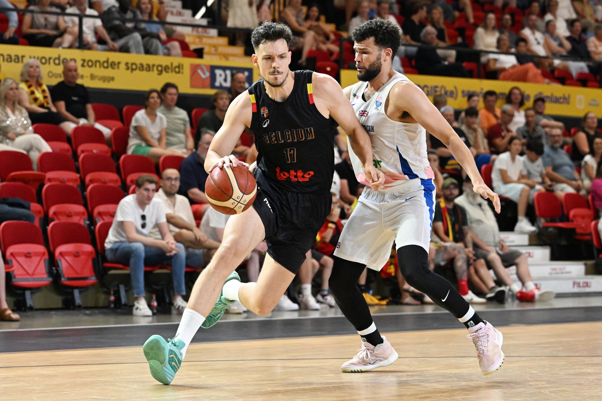 Belgium's Hans Vanwijn and Great Britain's Luke Nelson fight for the ball during a basketball match between Belgium's national team Belgian Lions and Great Britain, Friday 15 August 2025 in Oostende, in a friendly tournament. BELGA PHOTO MAARTEN STRAETEMANS