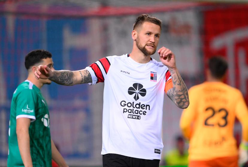 Rwdm's Piotr Parzyszek pictured during a soccer match between RWD Molenbeek and Lommel SK, Friday 11 April 2025 in Brussels, on day 29 of the 2024-2025 'Challenger Pro League' 1B second division of the Belgian championship. BELGA PHOTO JOHN THYS