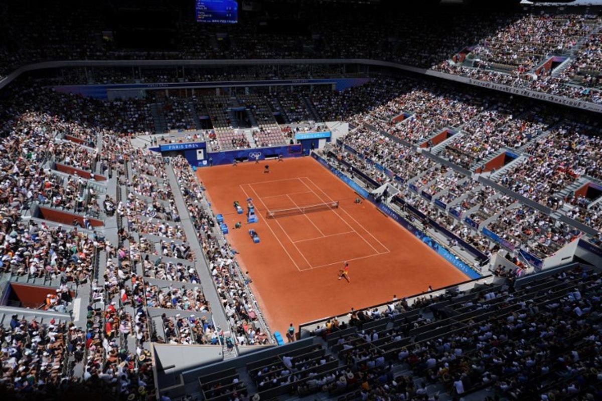 Spectators watch the men's singles quarter-final tennis match between Spain's Carlos Alcaraz and US' Tommy Paul on Court Philippe-Chatrier at the Roland-Garros Stadium during the Paris 2024 Olympic Games, in Paris on August 1, 2024.   Dimitar DILKOFF / AFP