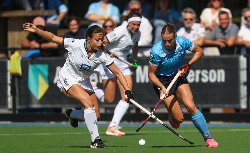 WatDucks' Daphne Gose and Braxgata's Camille Belis fight for the ball during a hockey game between Braxgata and Waterloo Ducks, Saturday 06 September 2025 in Boom, on day 1 of the Belgian Women Hockey League season 2025-2026. BELGA PHOTO VIRGINIE LEFOUR