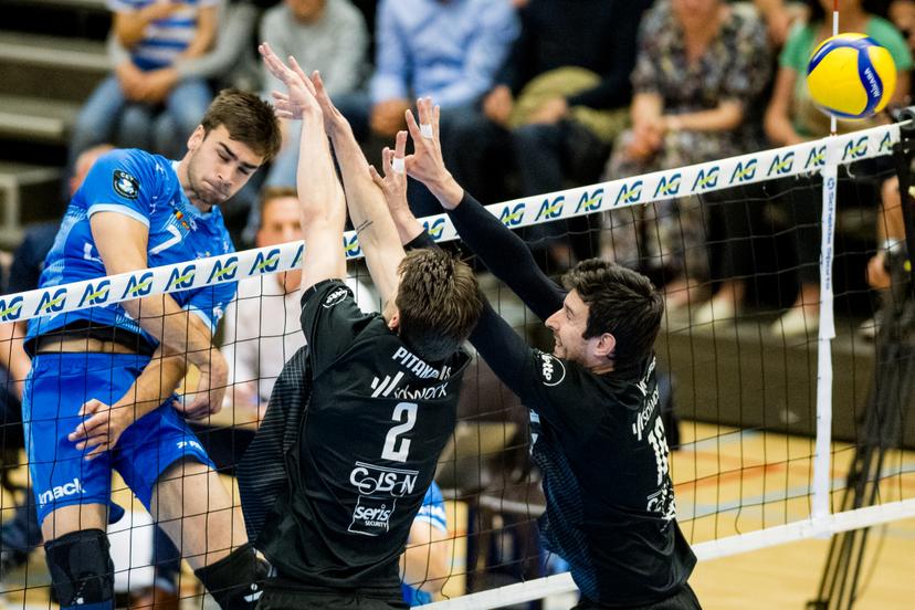 Roeselare's Lennert Van Elsen and Leuven's Lampros Pitakoudis pictured in action during the match between Haasrode Leuven and Roeselare, a Play-off Final (4th game, best-of-5) game in the Lotto Volley League Men, Tuesday 13 May 2025 in Leuven. BELGA PHOTO JASPER JACOBS