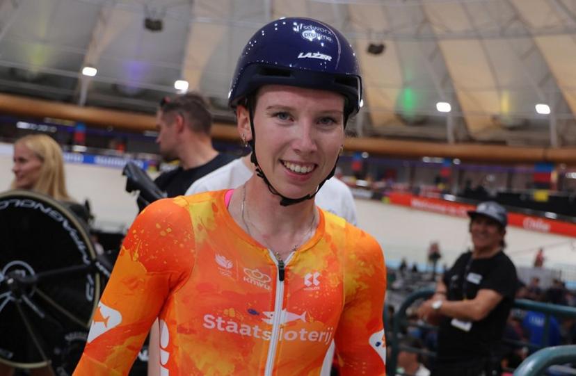 Netherlands' #34 Lorena Wiebes celebrates after winning the women's scratch 10km final during the 2025 UCI Track World Championships at the Peñalolen Velodrome, in Santiago, on October 22, 2025.  Javier TORRES / AFP