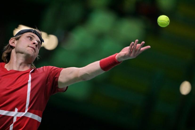 Belgium's Zizou Bergs serves the ball to France's Arthur Rinderknech during their Davis Cup men's singles quarter finals tennis match, at the Super Tennis Arena, in Bologna, northen Italy, on November 18, 2025.  Tiziana FABI / AFP