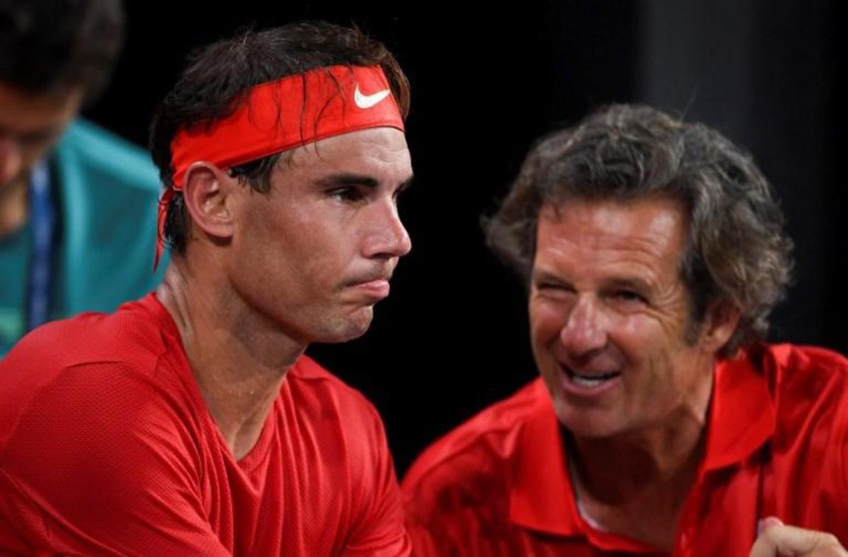 Rafael Nadal of Spain (L) listens to coach Francisco Roig in his men's singles match against David Goffin of Belgium at the ATP Cup tennis tournament in Sydney on January 10, 2020.  William WEST / AFP --IMAGE RESTRICTED TO EDITORIAL USE - NO COMMERCIAL USE--

