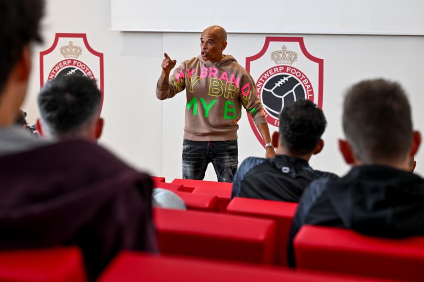 Glenn Helder pictured during a press conference of Pro League on giving sessions about match integrity and the dangers of uncontrolled gambling, Monday 06 October 2025, in Antwerp. Some of these sessions are given by Dutch Helder, who works as a football analyst in the Netherlands and has also written an autobiography about, among other things, his gambling addiction that ended his career. BELGA PHOTO DIRK WAEM
