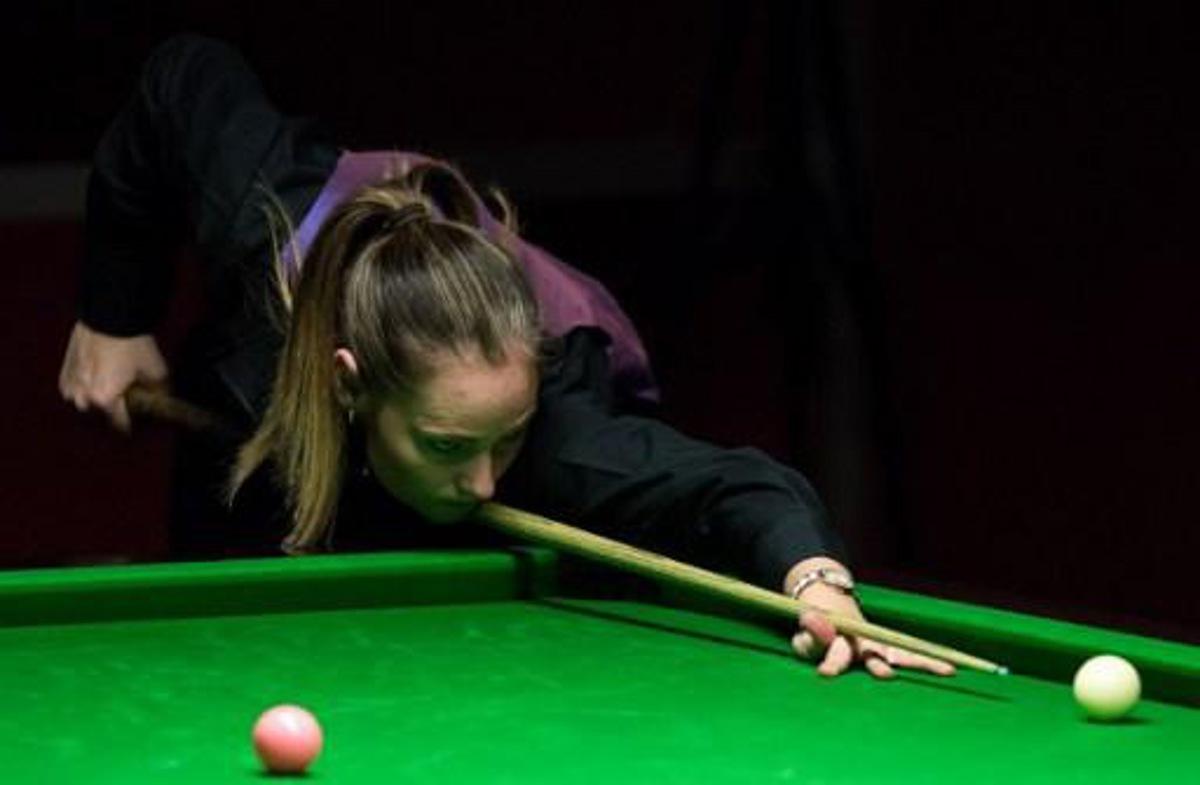 England's Reanne Evans plays against Wales's Lee Walker during their World Snooker Championship second round qualifying match at Ponds Forge International Sports Centre in Sheffield, northern England, on April 9, 2017.  OLI SCARFF / AFP
