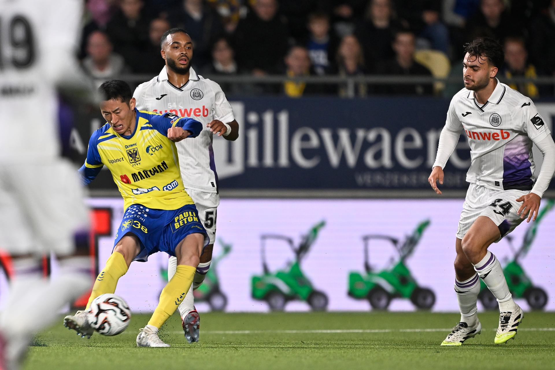 STVV's Kaito Matsuzawa scores a goal during a soccer match between Sint-Truidense V.V. and Royal Sporting Club Anderlecht, Sunday 19 October 2025 in Sint-Truiden, on day 11 of the 2025-2026 'Jupiler Pro League' first division of the Belgian championship. BELGA PHOTO JOHAN EYCKENS