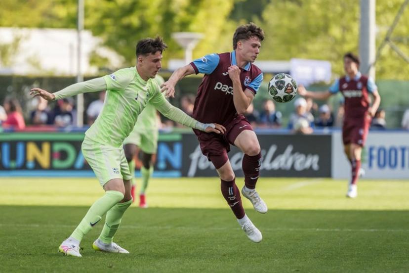 Barcelona's Swiss defender #3 Eman Kospo (L) and Trabzonspor's Turkish forward #20 Onuralp Cakiroglu vie fo the ball during the UEFA Youth League final football match between Trabzonspor AS and FC Barcelona at the Colovray Sport Center in Nyon, on April 28, 2025.  Fabrice COFFRINI / AFP
