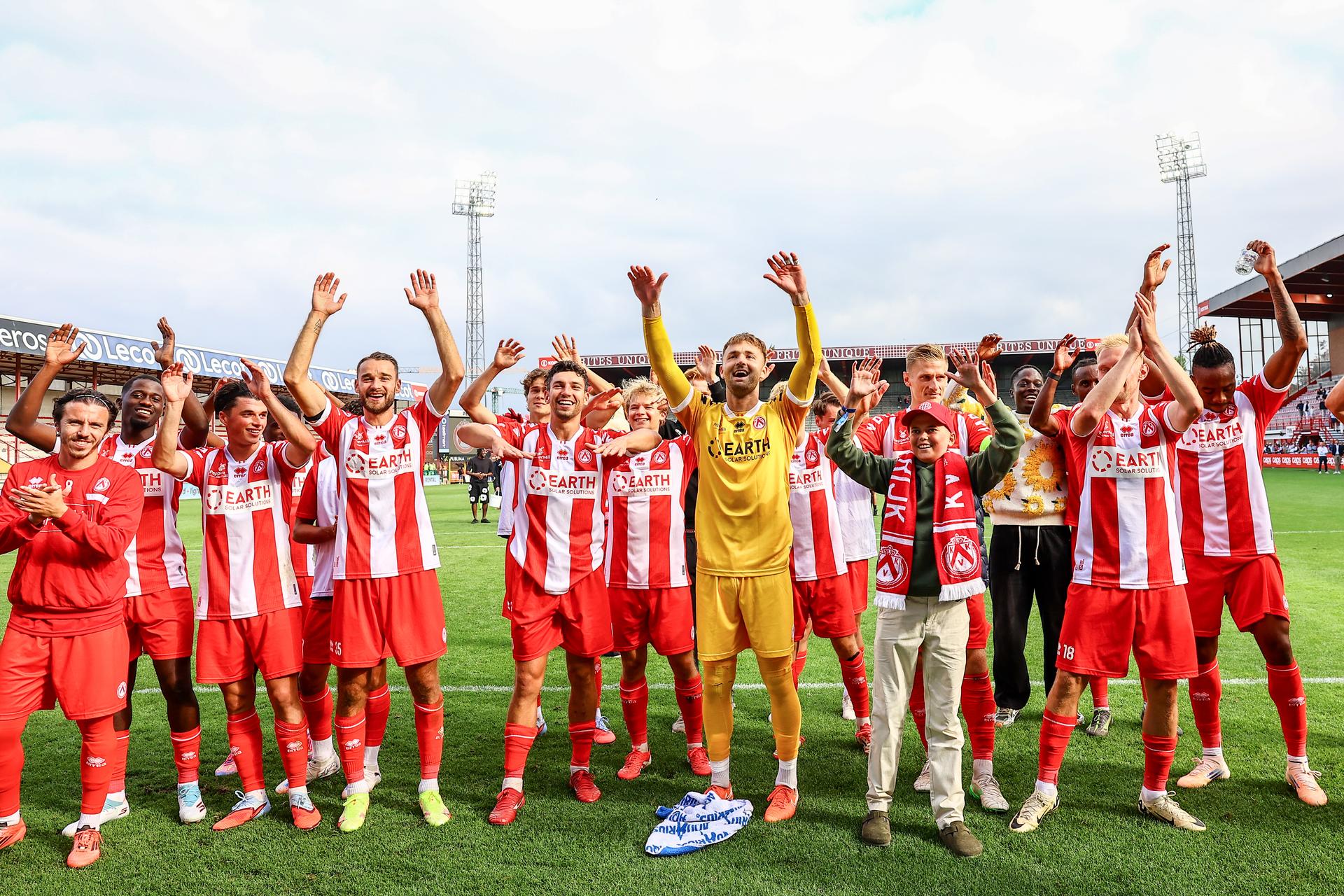 Kortrijk's players celebrates after winning a soccer game between KV Kortrijk and Lierse SK, Saturday 16 August 2025 in Kortrijk, on day 2 of the 2025-2026 'Challenger Pro League' 1B second division of the Belgian championship. BELGA PHOTO DAVID PINTENS
