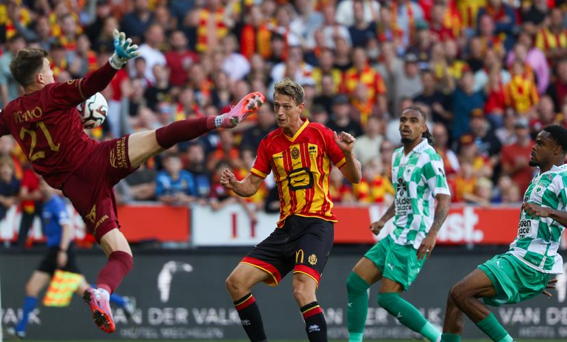 Mechelen's Lion Lauberbach fights for the ball during a soccer match between KV Mechelen and RAAL La Louviere, Saturday 30 August 2025 in Mechelen, on day 6 of the 2025-2026 'Jupiler Pro League' first division of the Belgian championship. BELGA PHOTO VIRGINIE LEFOUR
