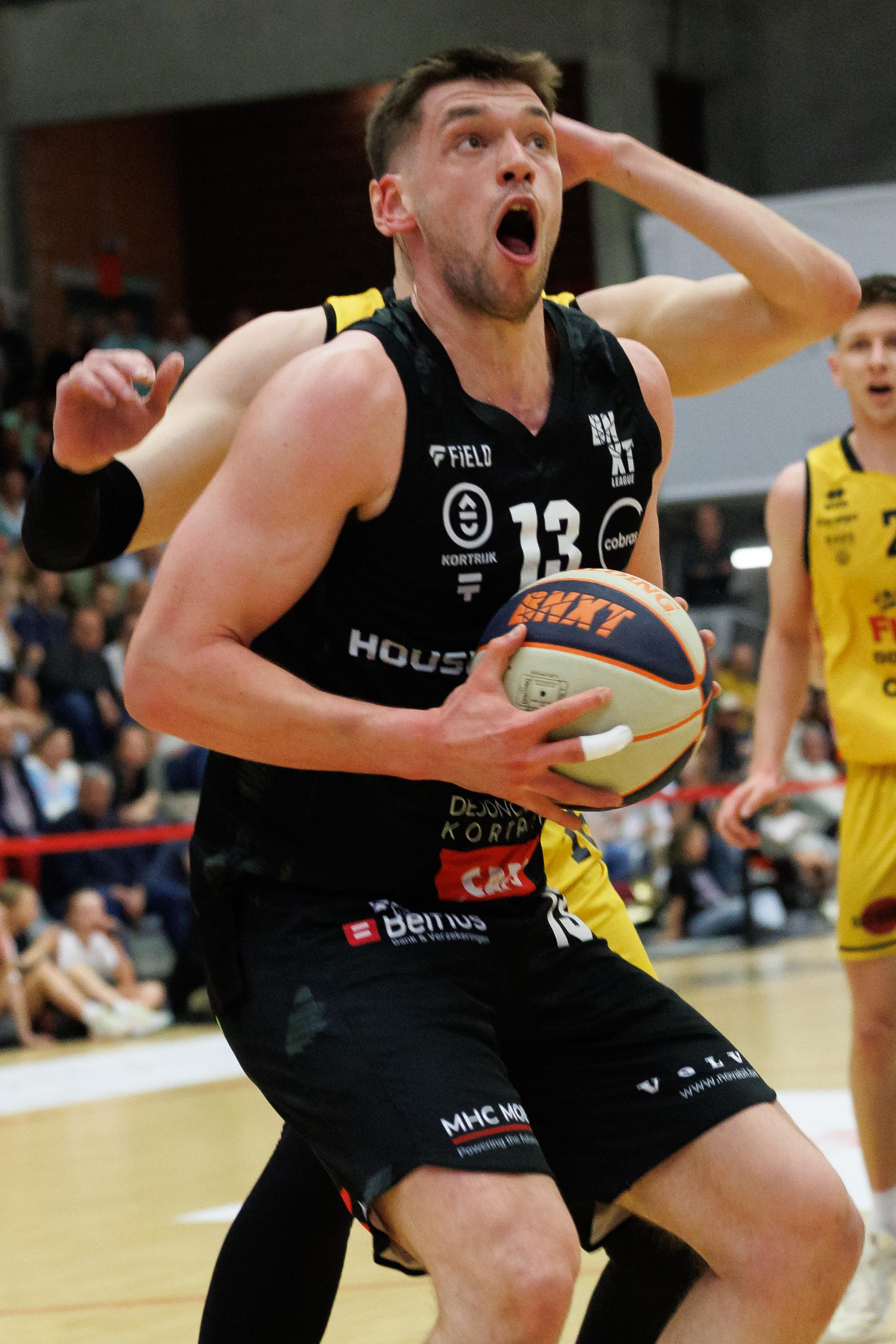 Kortrijk's Niels De Ridder pictured in action during a basketball match between House of Talents Spurs Kortrijk and BC Oostende, Friday 04 April 2025 in Kortrijk, on day 31 of the 'BNXT League' Belgian/ Dutch first division basket championship. BELGA PHOTO KURT DESPLENTER