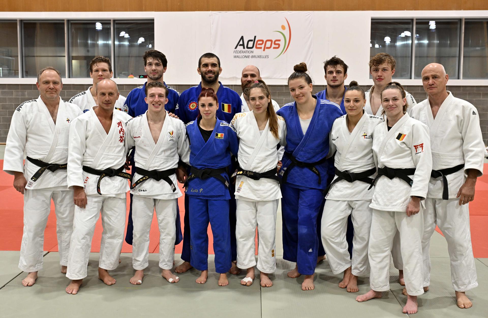 Belgian judo trainer Koen Sleeckx, Belgian Matthias Casse, Belgian Abdul-Malik Umayev, Belgian Toma Nikiforov, Dutch Judo trainer Mark van der Ham, Belgian Karel Foubert, Belgian Jarne Duyck, Judo Vlaanderen head coach German Udo Quellmalz, Belgian judo trainer Cedric Taymans, Belgian Jorre Verstraeten, Belgian Lois Petit, Belgian Amber Ryheul, Belgian Vicky Verschaere, Belgian Mina Libeer and Belgian Ellen Salens pose for the photographer during a training session of the judokas of Team Belgium, Wednesday 25 October 2023 in Gerpinnes, in preparation of the upcoming European Championships. The euros are taking place from 5 to 9 November in Montpellier, France. BELGA PHOTO ERIC LALMAND