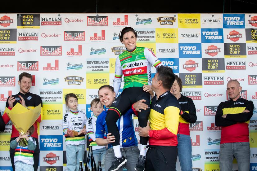 Belgian Sanne Cant pictured during a farewell celebration after the women's elite race at the 'Sluitingsprijs Oostmalle' cyclocross race, Sunday 23 February 2025, in Oostmalle, the last race of the 2024-2025 cyclocross season. BELGA PHOTO KRISTOF VAN ACCOM