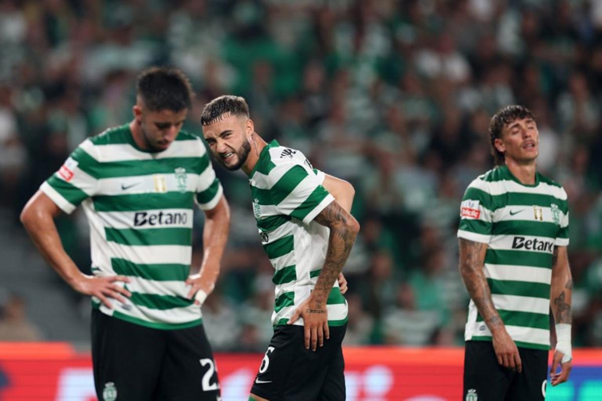 Sporting Lisbon's Portuguese defender #25 Goncalo Inacio (L), Belgian defender #06 Zeno Debast (C), and Portuguese defender #11 Nuno Santos react after losing during the Portuguese League football match between Sporting CP and FC Porto at the Jose Alvalade stadium in Lisbon, on August 30, 2025.  PATRICIA DE MELO MOREIRA / AFP