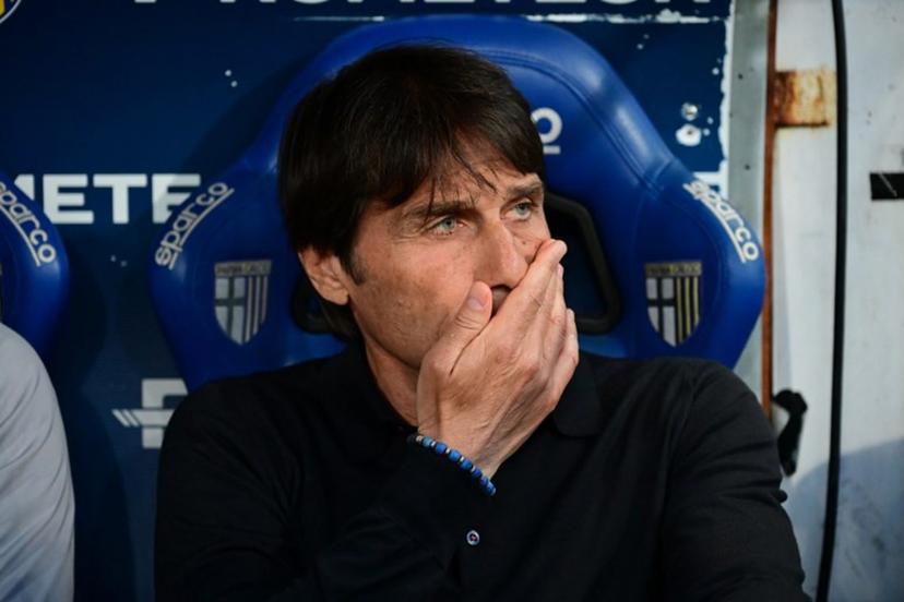 Napoli's Italian coach Antonio Conte looks on before the Italian Serie A football match between Parma and Napoli at the Tardini stadium in Parma on May 18, 2025.  PIERO CRUCIATTI / AFP