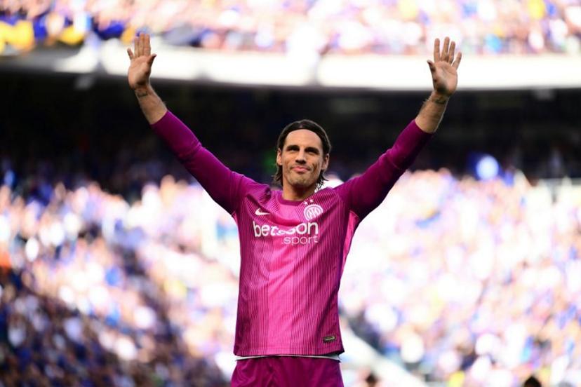 Inter Milan's Swiss goalkeeper #1 Yann Sommer waves to supporters as Inter Milan's players perpare to celebrate their 21st scudetto (Italian Championship victory) at San Siro stadium after the Italian Serie A football match between Inter Milan and Hellas Verona in Milan, on May 17, 2026.  Marco BERTORELLO / AFP