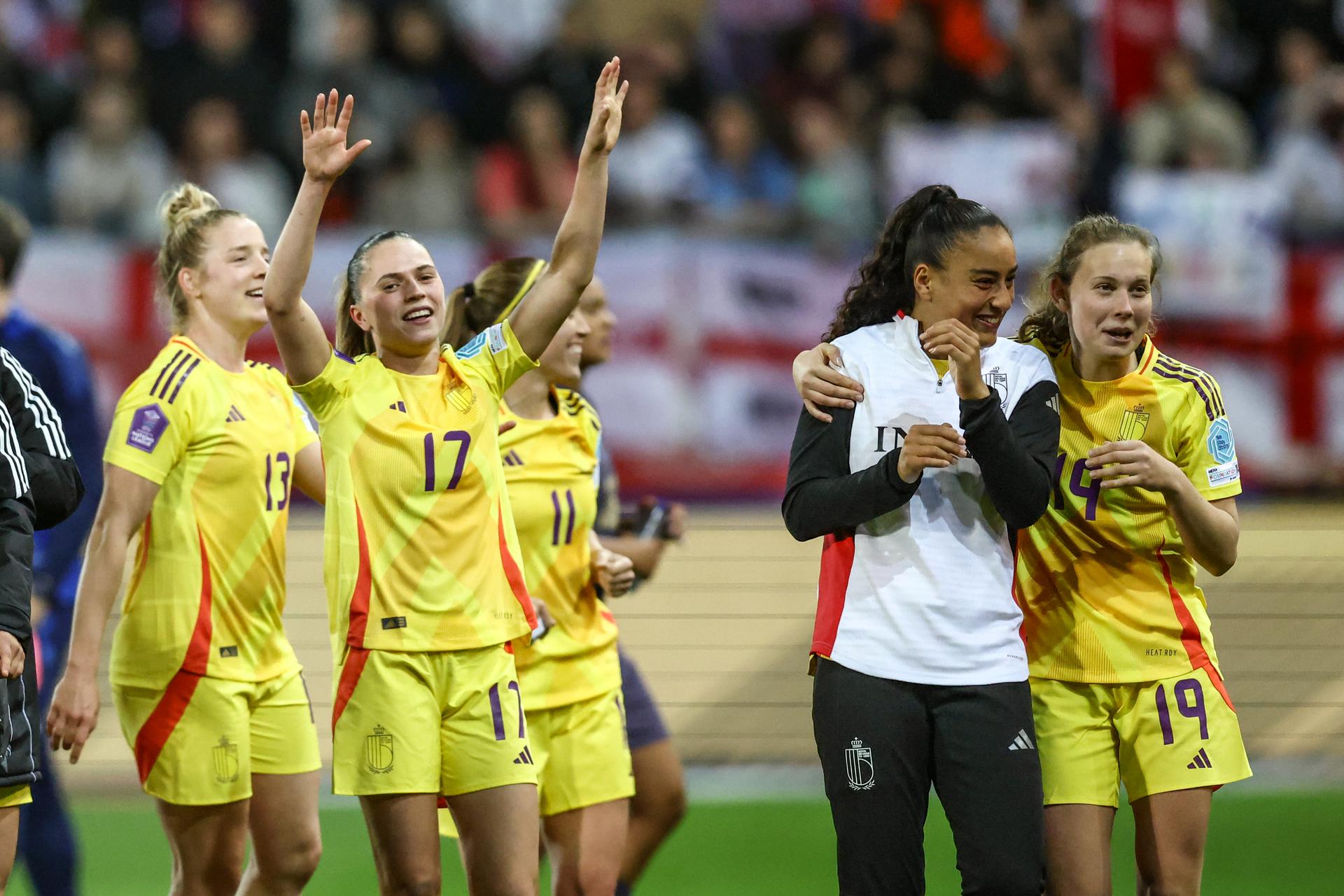 Belgium's players celebrate after winning a soccer game between the national teams of Belgium (Red Flames) and England, on the fourth matchday in group A3 of the 2024-25 Women's Nations League competition, on Tuesday 08 April 2025 in Heverlee, Leuven. BELGA PHOTO BRUNO FAHY