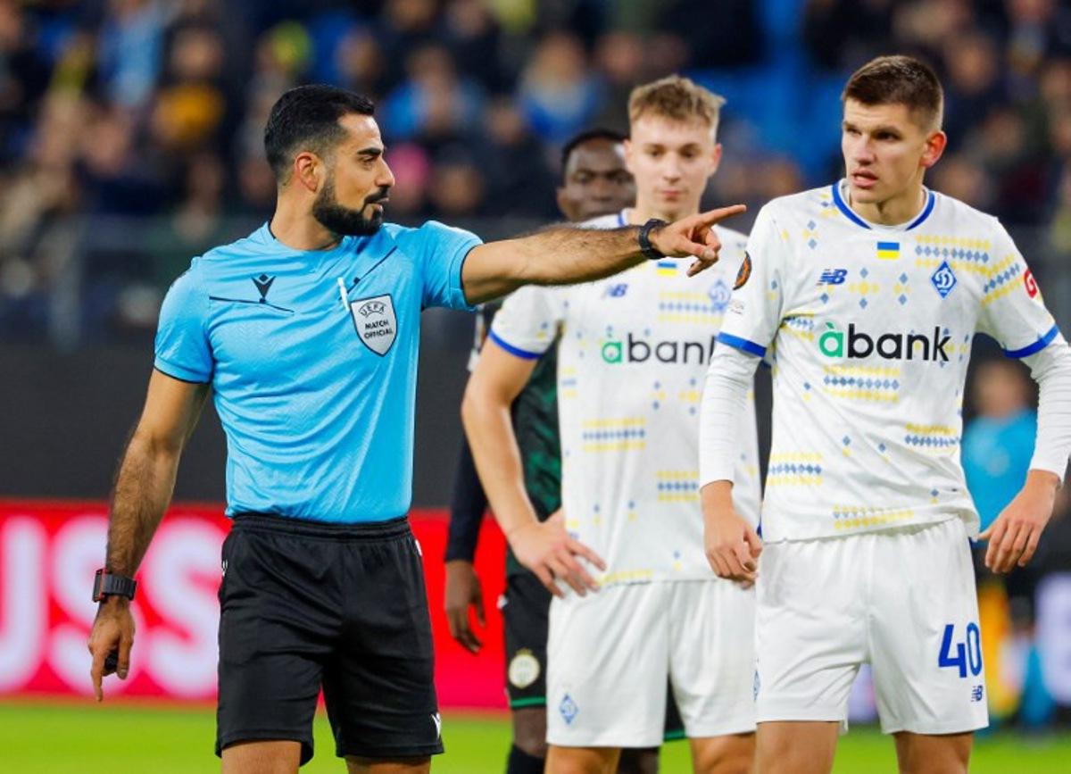 Swedish referee Referee Mohammed Al-Hakim gestures during the UEFA Europa League football match between Dynamo Kiev and Ferencvaros in Hamburg, on November 7, 2024.  FRANK MOLTER / AFP
