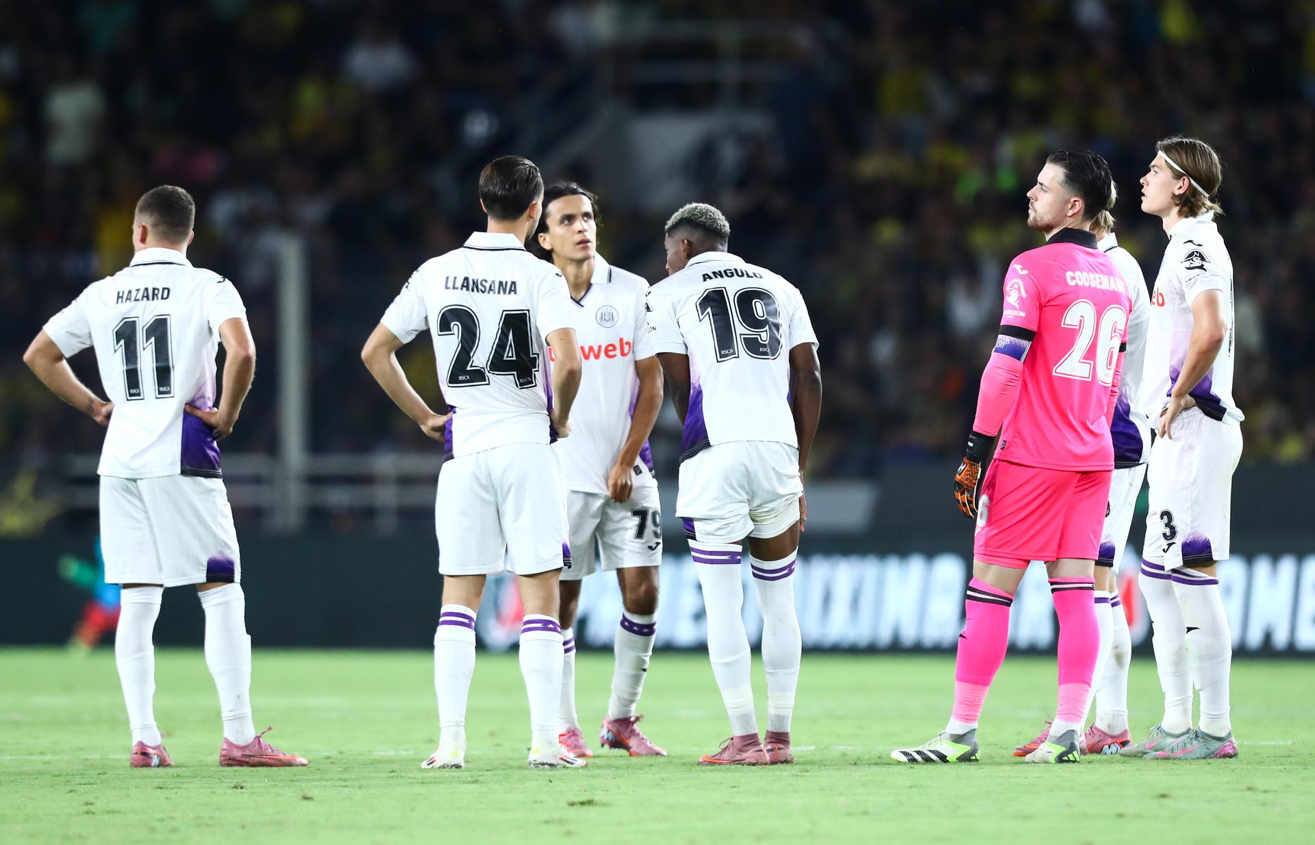 Anderlecht's players pictured during a soccer match between Belgian soccer team Anderlecht and Greek team AEK Athens, in Athens, Greece, on Thursday 28 August 2025, the return leg in the play-offs of the UEFA Conference League competition. The first leg ended 1-1. BELGA PHOTO EUROKINISSI