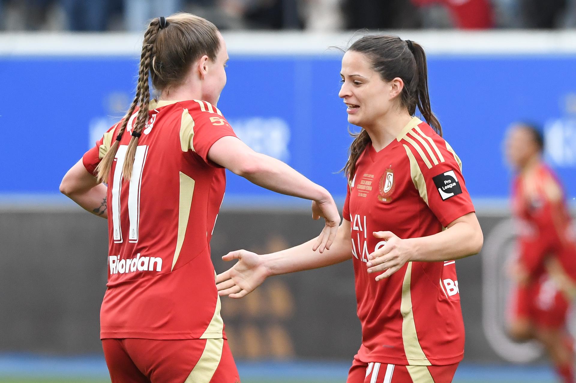 Standard Femina's players celebrate after winning a soccer match between RSC Anderlecht and Standard Femina de Liege, the final of the Belgian Cup, in Heverlee, Monday 21 April 2025. BELGA PHOTO JILL DELSAUX