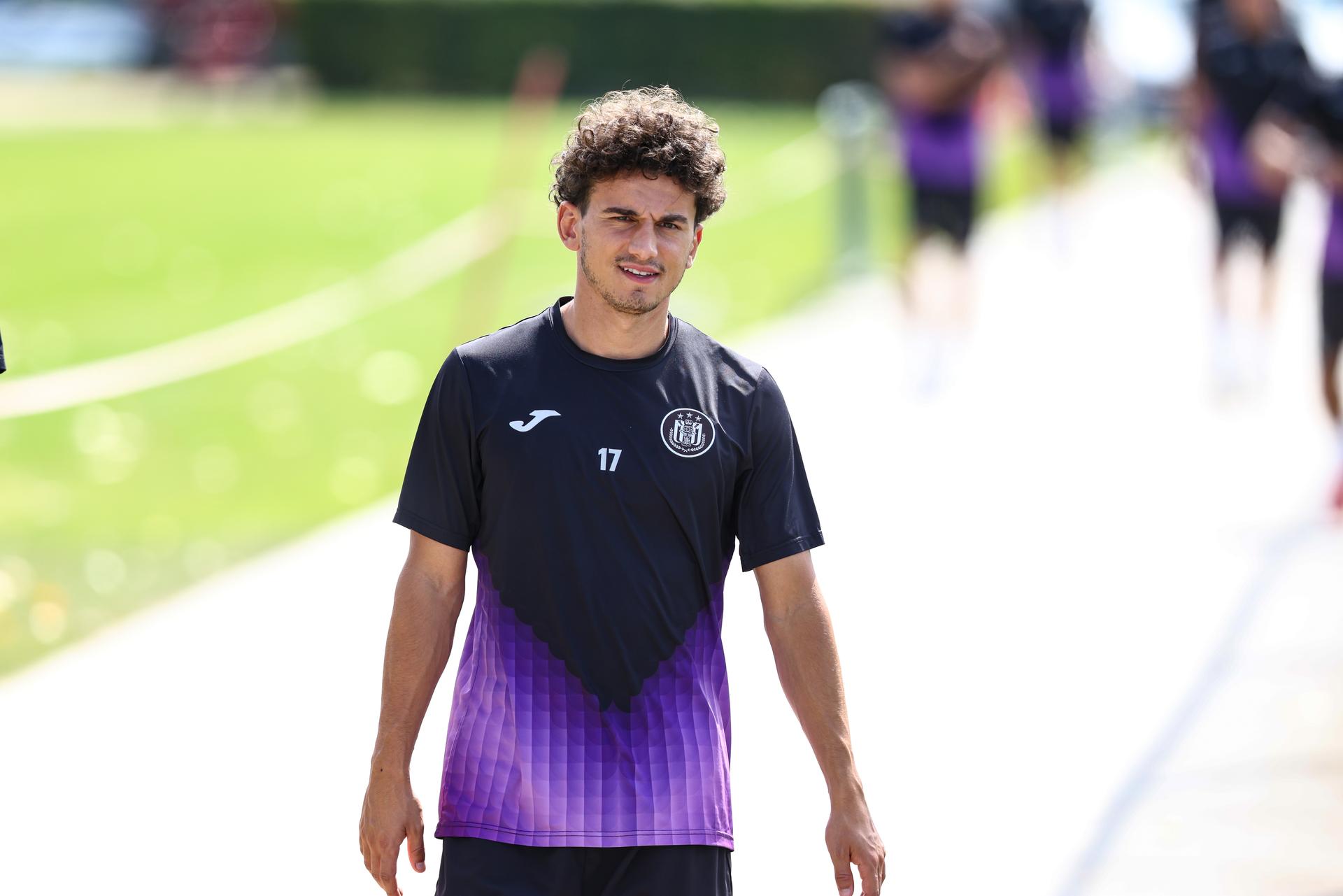 Anderlecht's Theo Leoni pictured during a training session of Belgian soccer team RSC Anderlecht, on Wednesday 20 August 2025 in Brussels. RSCA is preparing for tomorrow's game against AEK Athens, the first leg of the play-off round for the UEFA Conference League competition. BELGA PHOTO BRUNO FAHY