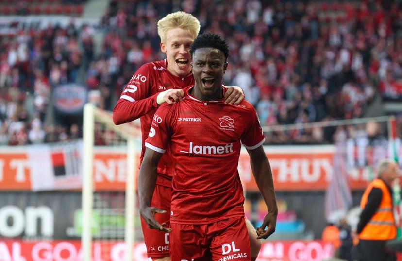 Essevee's Wilguens Paugain celebrates during a soccer game between SV Zulte Waregem and RWD Molenbeek, Friday 18 April 2025 in Waregem, on the 30th and last day of the 2024-2025 'Challenger Pro League' 1B second division of the Belgian championship. BELGA PHOTO VIRGINIE LEFOUR