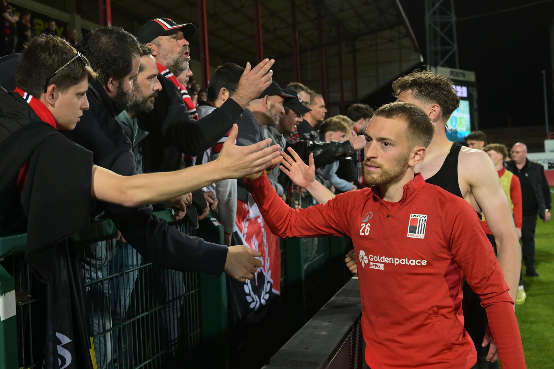 Rwdm's players greet the public after a soccer game between KV Kortrijk and RWDM Brussels, Friday 17 April 2026 in Kortrijk, on day 34 of the 2025-2026 'Challenger Pro League' 1B second division of the Belgian championship. BELGA PHOTO DAVID PINTENS