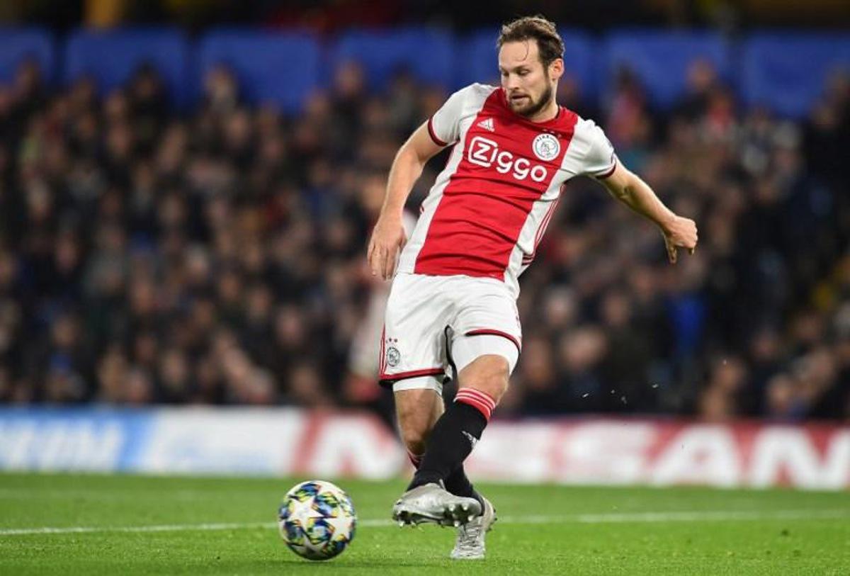 Ajax's Dutch defender Daley Blind passes the ball during the UEFA Champion's League Group H football match between Chelsea and Ajax at Stamford Bridge in London on November 5, 2019.  Glyn KIRK / AFP