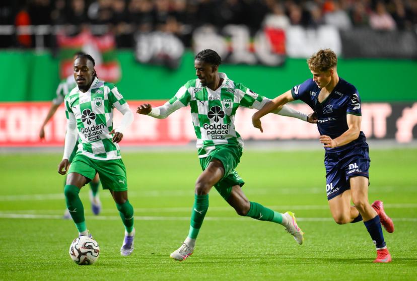 Essevee's Jeppe Erenbjerg and RAAL's Joel Ito fight for the ball during a soccer match between RAAL La Louviere and Zulte Waregem, Saturday 04 October 2025 in La Louviere, on day 10 of the 2025-2026 'Jupiler Pro League' first division of the Belgian championship. BELGA PHOTO JOHN THYS