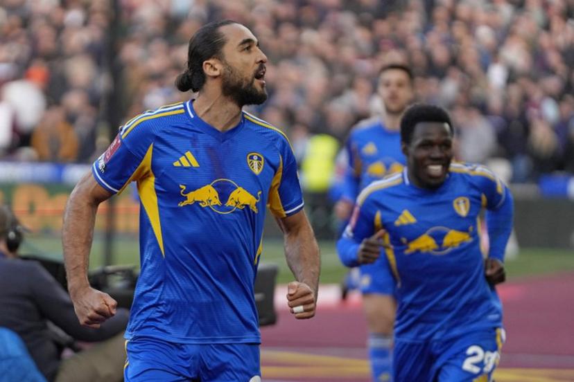 Leeds United's English striker #09 Dominic Calvert-Lewin (L) celebrates after scoring their second goal from the penalty spot during the English FA Cup quarter final football match between West Ham United and Leeds United at the London Stadium in east London on April 5, 2026.   CARLOS JASSO / AFP