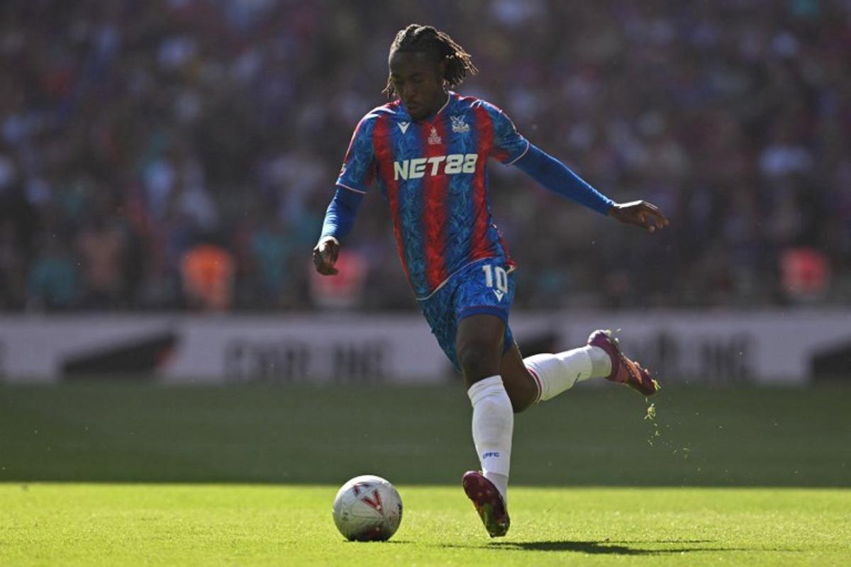 Crystal Palace's English midfielder #10 Eberechi Eze runs with the ball during the English FA Cup final football match between Crystal Palace and Manchester City at Wembley stadium in London, on May 17, 2025.  Glyn KIRK / AFP