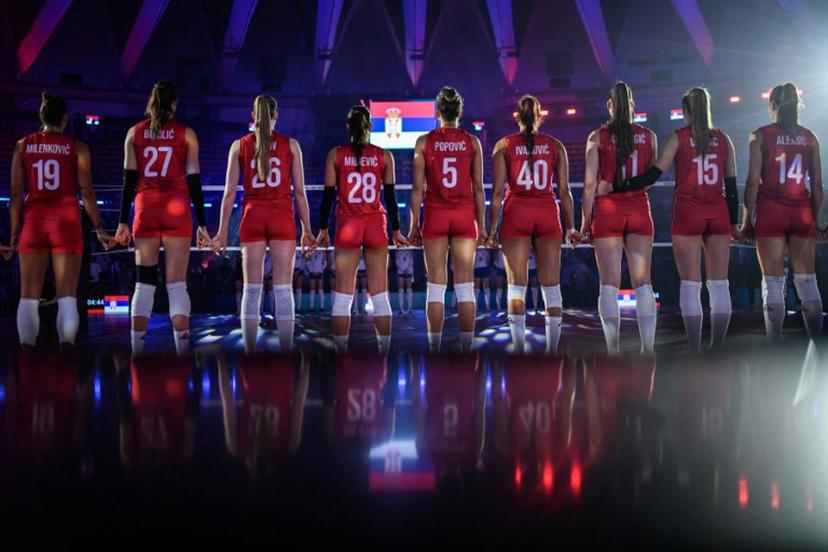 Serbia's players hold hands as they listen to their national anthem at the start of the 2025 Women's Volleyball World Championship pool match between Serbia and Ukraine at Huamark Indoor Stadium in Bangkok on August 23, 2025.  Amaury PAUL / AFP