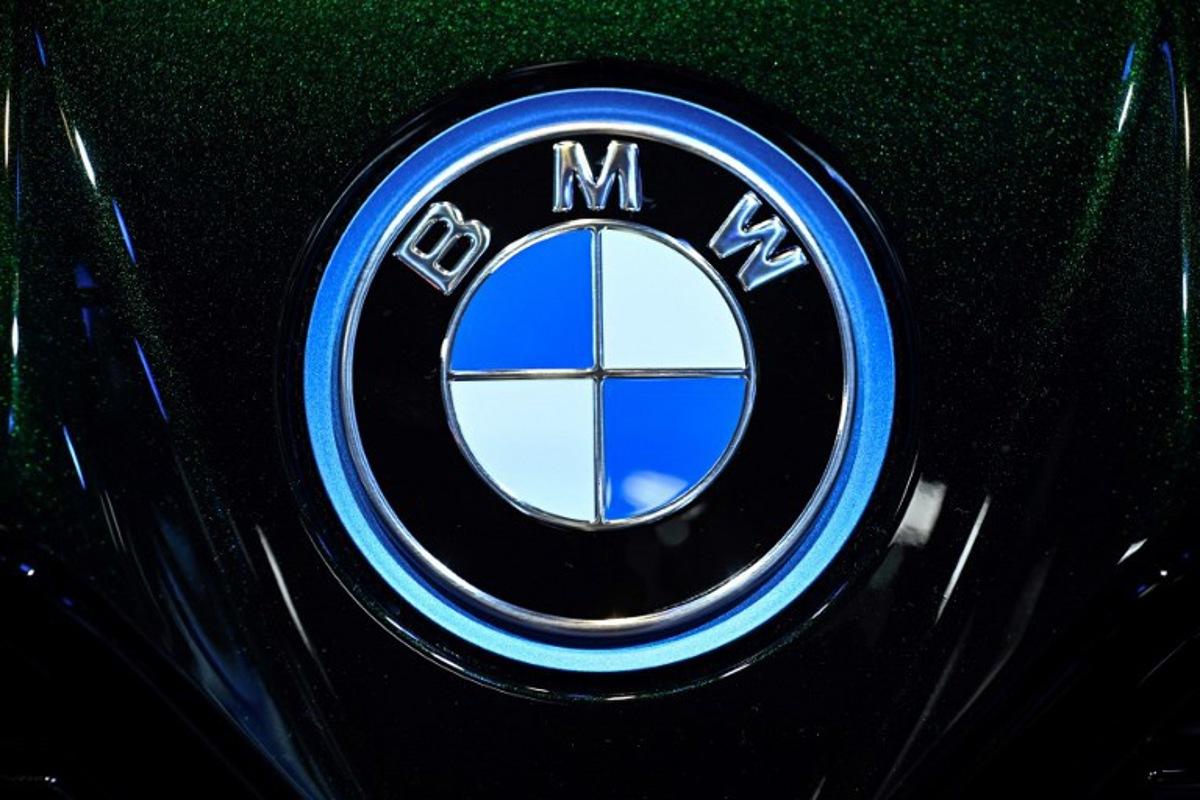This photograph shows the logo of the German automotive industry "BMW" displayed at the Paris Motor Show at Paris Expo Porte de Versailles in Paris on October 16, 2024.  JULIEN DE ROSA / AFP