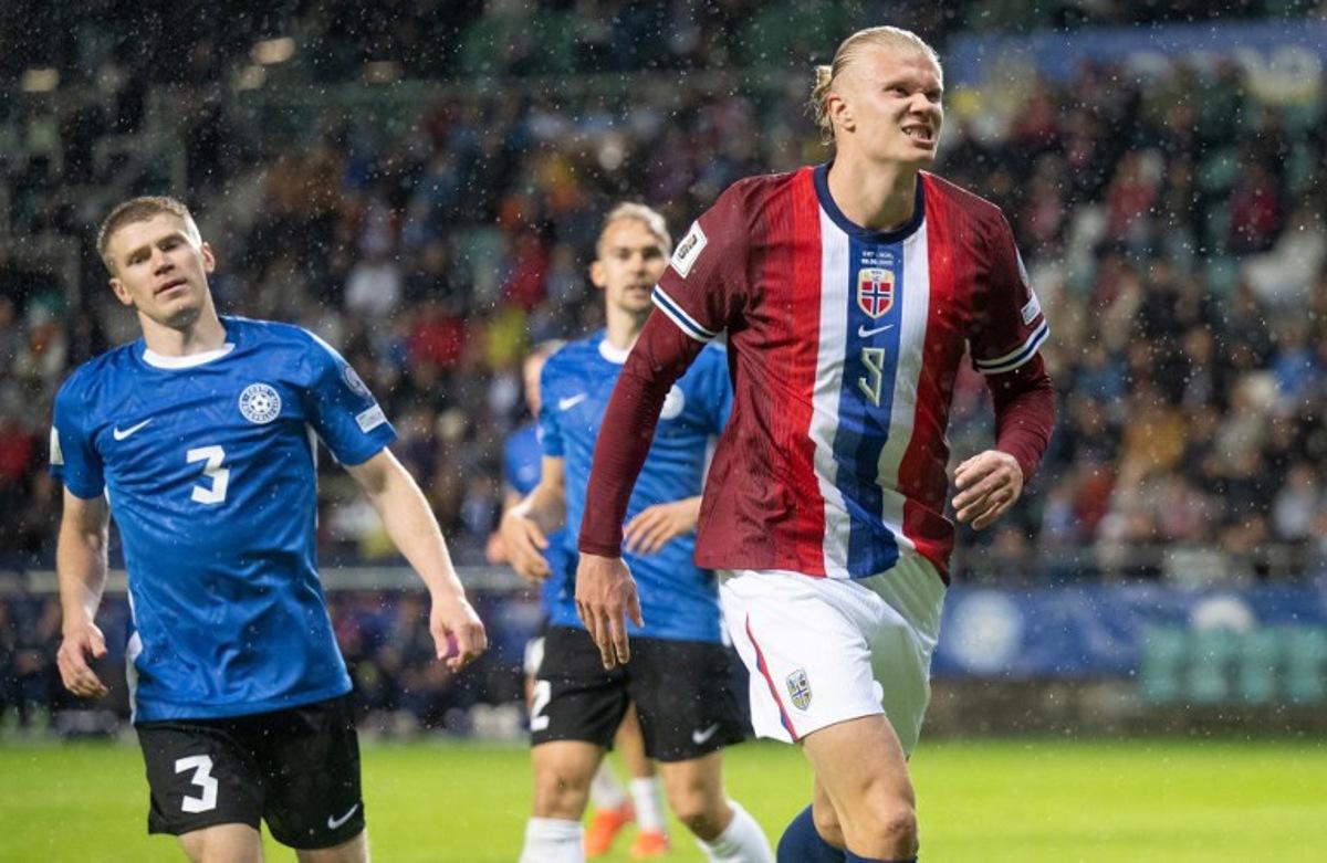 Norway's forward #09 Erling Braut Haaland (R) reacts during the FIFA World Cup 26 UEFA Qualifying football match between Estonia and Norway in Tallinn on June 9, 2025.  RAIGO PAJULA / AFP