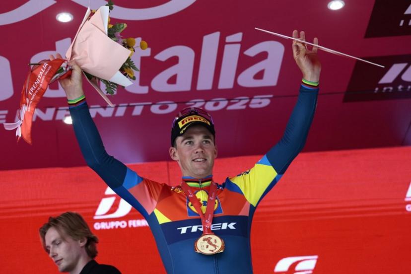 Cyclamen jersey, Lidl-Trek's Danish rider Mads Pedersen celebrates on the podium after victory in the 13th stage of the 108th Giro d'Italia cycling race of 180kms from Rovigo to Vicenza on May 23, 2025.  Luca Bettini / AFP