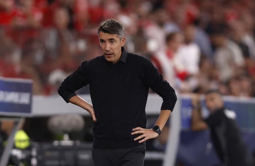 Benfica's Portuguese coach Bruno Lage reacts after his team conceded a third goal during the UEFA Champions League first round day 1 football match between SL Benfica and Garabagh at the Luz stadium in Lisbon on September 16, 2025.  FILIPE AMORIM / AFP